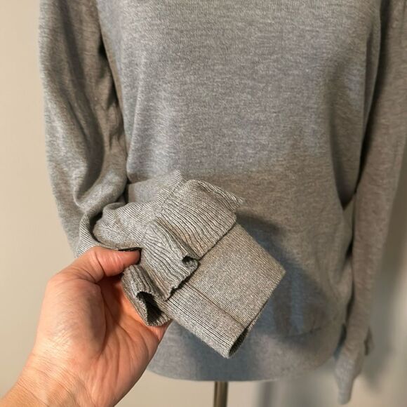 Sz M Banana Republic grey gray v neck cashmere blend sweater ruffle - Picture 2 of 7